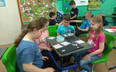 Zajęcia edukacyjne w kl. 2b z grami planszowymi