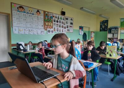 klasa 1B - oglądamy planety w Internecie