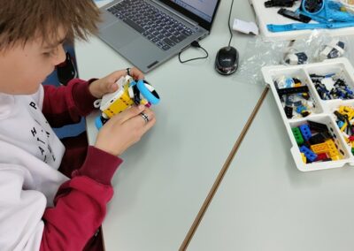 Uczniowie klasy 6c budowali i programowali roboty Lego Spike