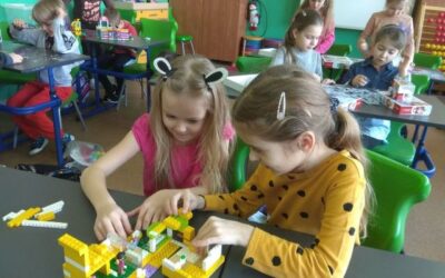 Uczniowie z kl. I B świętowali Międzynarodowy Dzień Klocków Lego i Dzień Puzzli