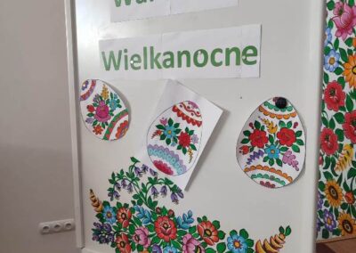 Warsztaty wielkanocne w Zalipiu, malowanie pisanek, zwiedzanie