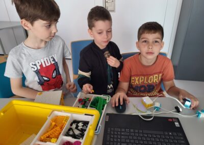 Klasa 2B w PAKT - zajęcia z programowania i robotyki z wykorzystanie Lego Spike