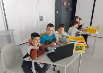 Klasa 2B w PAKT - zajęcia z programowania i robotyki z wykorzystanie Lego Spike
