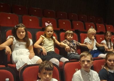 Uczniowie w tarnowskim teatrze